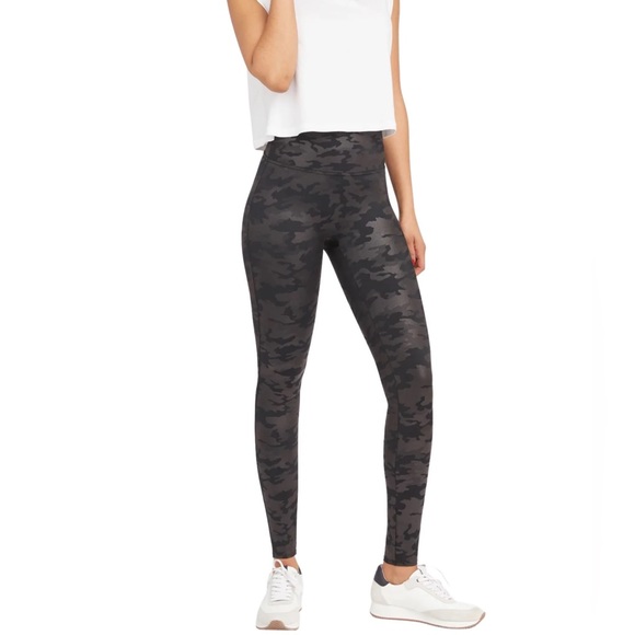 SPANX Pants - SPANX Faux Leather Matte Black Camo Leggings High Waist Size XS Like New